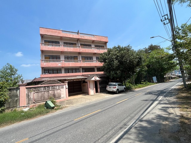 ตึก อาคารพาณิชย์ ขนาด 1,000 ตรม. พุทธมณฑล สาย 3 ทวีวัฒนา ถนนสุภาพบุรุษ ติดหน้าถนน 