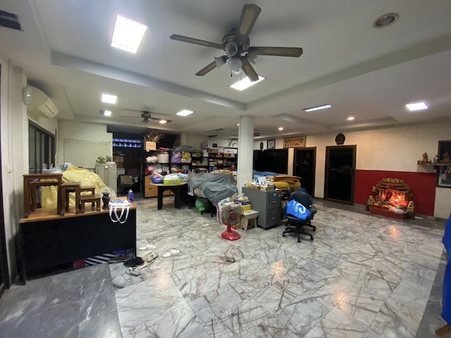 BS976 ขายบ้านพร้อมที่ดิน + โกดัง ใจกลางอ่อนนุช 217 ตรว. ใกล้รถไฟฟ้าสายสีเหลือง BTS อ่อนนุช เพียง 6 กม.