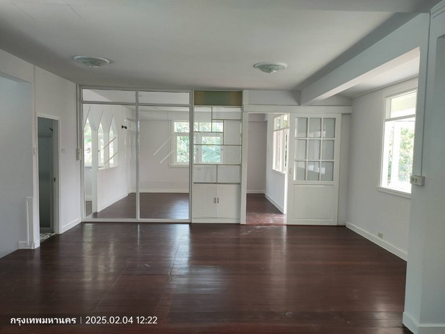 ให้เช่าบ้านเดี่ยวเนื้อที่ 180 ตร.ว. ที่จอดรถ6 คัน เหมาะทำโฮมออฟฟิศ ใกล้ MRTลาดพร้าวเพียง600 เมตร ย่านจตุจักร ซอยลาดพร้าว 15