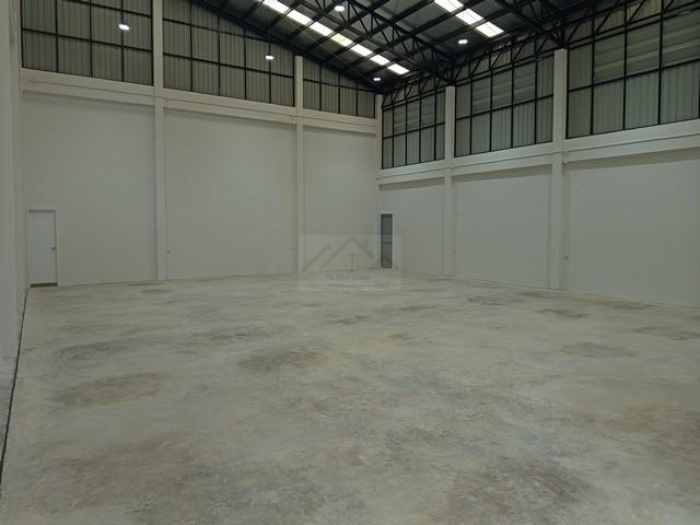 ขายมินิแฟคตอรี่ 3 ชั้น 715 ตรม. ย่านลำลูกกาคลอง 8 ใกล้โรงงานปราสาททองโอสถ ( ที่ดินผังสีม่วง )