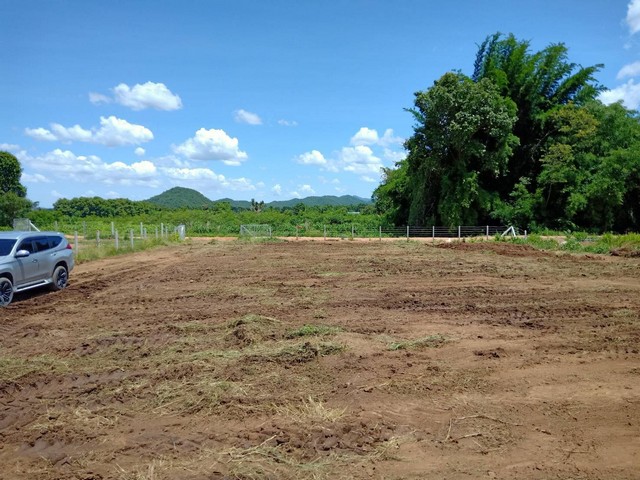 ที่ดินล้อมรั้วแล้ว ขุดบ่อ1ลูก ลึก3เมตร ตำบลห้วยขมิ้น อำเภอด่านช้าง จังหวัดสุพรรณบุรี