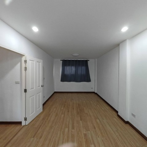 Vายและให้เช่าทาวน์โฮม3ชั้น ติดถนนสาย36 ตัวเมืองระยอง