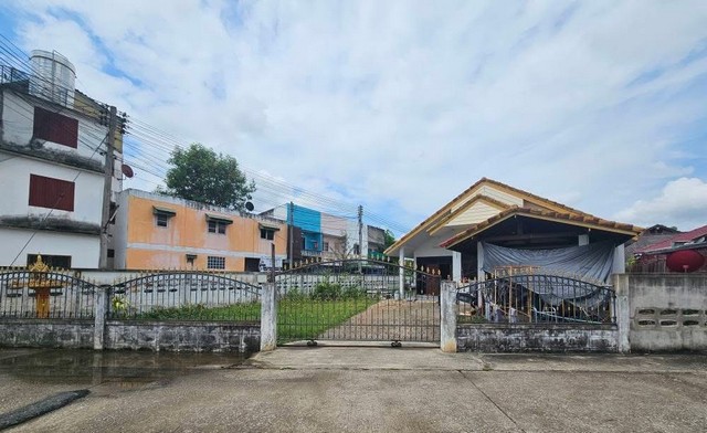 ขายบ้านเดี่ยว ต.ต้นธงชัย อ.เมือง จ.ลำปาง ใกล้กับสถานที่ราชการ พื้นที่ 120 ตร.ว.