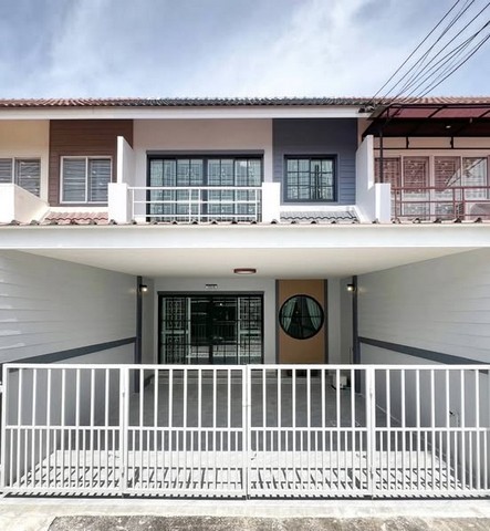 ขายบ้านสวยอ่างศิลาบางแสนชลบุรี ม.มินท์ลดาทาวน์เฮ้าส์สองชั้น ใกล้ รร เทคโนชลบุรี พื้นที่ 21ตรว 3  นอน 2  น้ำ