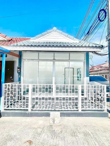 ขายบ้านมาลัยทองห้องริมพร้อมคนเช่าเดือนละ5000บาท เนื้อที่18ตารางวา3ห้องนอน 1ห้องน้ำ 1ห้องครัว 1ห้องโถง