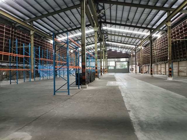 ให้เช่าโกดังขนาดใหญ่ 2,300 ตรม. เต็มพื้นที่ ซอยวิภาวดีรังสิต 64 ที่จอดรถสะดวกสบาย ใกล้สนามบินดอนเมือง