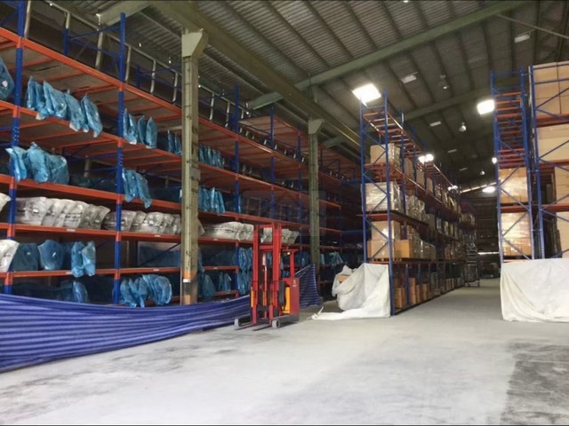 ให้เช่าโกดังขนาดใหญ่ 2,300 ตรม. เต็มพื้นที่ ซอยวิภาวดีรังสิต 64 ที่จอดรถสะดวกสบาย ใกล้สนามบินดอนเมือง