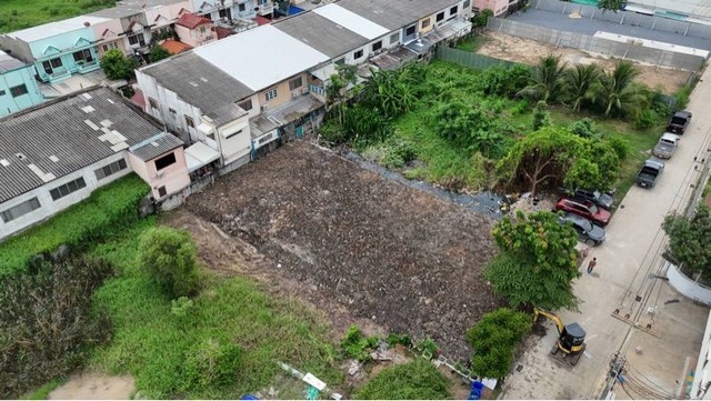 ขายถูกที่ดินสี่เหลี่ยมผืนผ้า ซอย 100 ล้าน ถนนติวานนท์ (ทางหลวง 306)  จ.นนทบุรี  เนื้อที่ดิน 138 ตร.ว. ที่ดินเปล่า แปลงสวย ถมแล้ว
