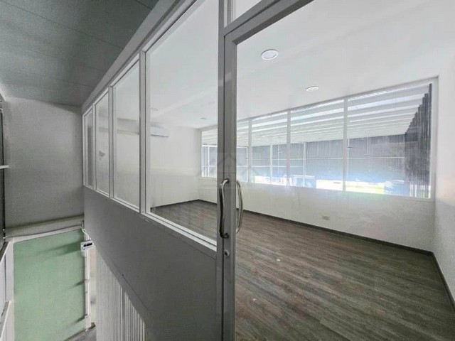 ให้เช่าโกดังสร้างใหม่สุดโมเดิร์น 108 ตรม. สุขุมวิท 93 โครงการติดถนน ห่าง BTS บางจากเพียง 800 เมตร