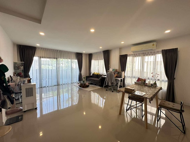 อ่อนนุช-สุวรรณภูมิ APL สุวรรณภูมิ 4.1 กม.ให้เช่าบ้านเดี่ยว 2ชั้น เซนโทร 58 ตร.วา.255 ตร.ม.พร้อมเฟอร์ 5 นอน 5 น้ำ โรบินสัน ลาดกระบัง 5.3 กม.