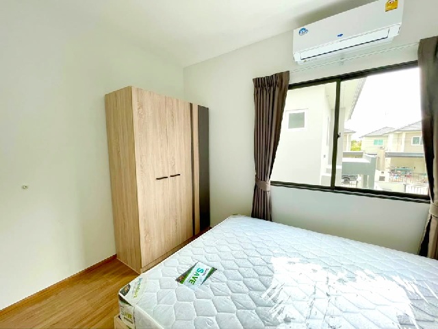 คลองหนึ่ง MRT รังสิต 1.9กม. พร้อมเฟอร์ เครื่องใช้ไฟฟ้า เมเจอร์ รังสิต 1.7 กม. ให้เช่าทาวน์เฮาส์ 2 ชั้น 3นอน 145 ตร.ม.18 ตร.วา.