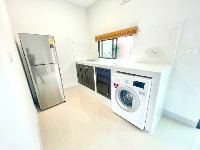 MRT รังสิต 1.9กม. เมเจอร์ รังสิต 1.7 กม. ให้เช่าทาวน์เฮาส์ 2 ชั้น 3นอน 145 ตร.ม.18 ตร.วา.ม.กรุงเทพ รังสิต 4 กม. พร้อมเฟอร์ เครื่องใช้ไฟฟ้า