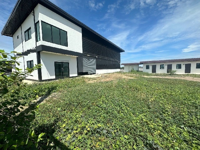 สภาพใหม่ ลาดหลุมแก้ว ปทุมธานี ถ.ปทุมธานี-บางเลน ให้เช่าโกดังพร้อมที่ดิน 1 ไร่ พร้อมใช้งาน  โกดังขนาดใหญ่ กว้างขวาง .9 นอน 4น้ำ 