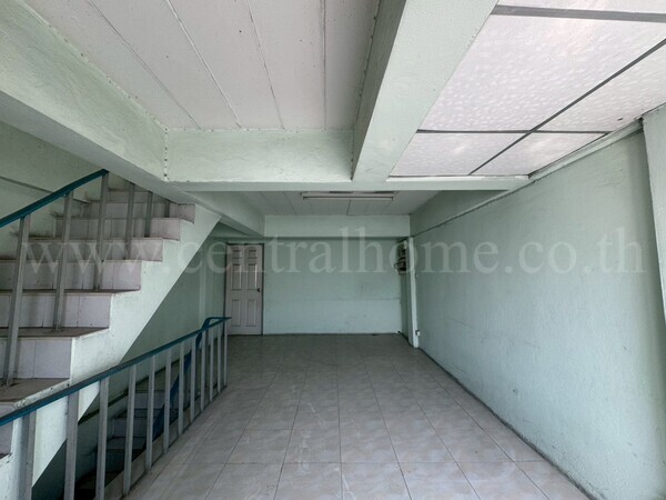 อาคารพาณิชย์ 4 ชั้นครึ่ง สี่แยกสวนสมเด็จ ปทุมธานี ใกล้ โรบินสัน ศรีสมาน