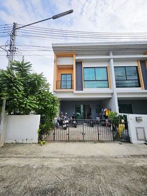 บ้านสวยหลังริมพร้อมอยู่ หมู่บ้านมายกรีน บางพระ – อ.เมืองฉะเชิงเทรา บ้านสวย พื้นที่ใช้สอยลงตัว ทำเลดี เงียบสงบ 