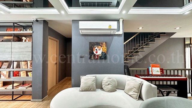 P1 ทาวน์โฮม เธอ ลาดพร้าว 93 ระดับ Luxury 3.5 ชั้น Fully Furnishe มีลิฟต์ในตัว พร้อมอยู่