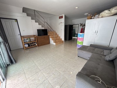 ขาย ทาวน์เฮ้าส์ฟิลบ้านแฝด หลังมุม 2 ชั้น 58.6 ตร.ว. หมู่บ้านโอโซนเพลส (Ozone Place) นิคม ปิ่นทอง ศรีราชา ชลบุรี พร้อมของแถมจัดเต็ม !