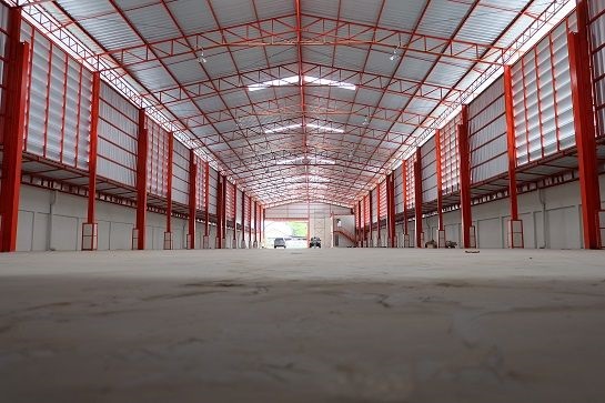 BST871 ให้เช่าโกดังพร้อมออฟฟิศ ย่านลาดกระบัง ใกล้มอเตอร์เวย์และสนามบินสุวรรณภูมิ พื้นที่ใช้สอย 1,600 ตารางเมตร พร้อมออฟฟิศ 2 ชั้น