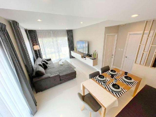 จัดเต็มเฟอร์ เทศบาลเทพกระษัตรี 2.7 กม. แม็คโครถลาง 3.4 กม.ตลาดสด เครื่องใช้ไฟฟ้า 3-4นอนให้เช่าบ้านเดี่ยวหรู 2 ชั้น ถ.เทพกระษัตรี