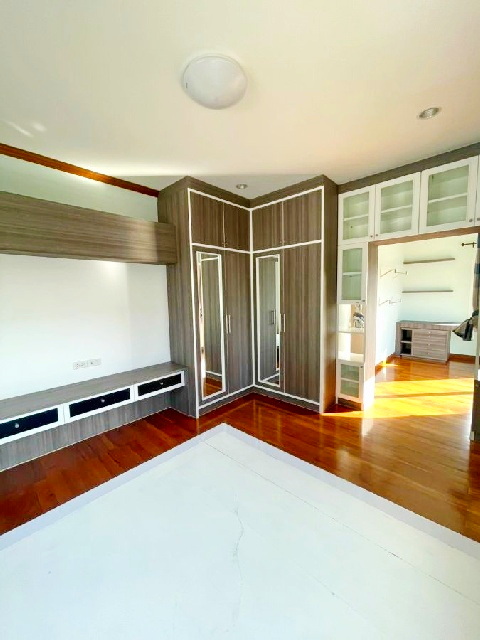 บ้านสวย หลังริม กบินทร์บุรี ปราจีนบุรี ขาย-ให้เช่าบ้านเดี่ยว 2 ชั้นสุดหรู รร.จันทร์กระจ่างศึกษา 1.3 กม.  71ตร.วา.290ตร.ม.3 นอน 3 น้ำ