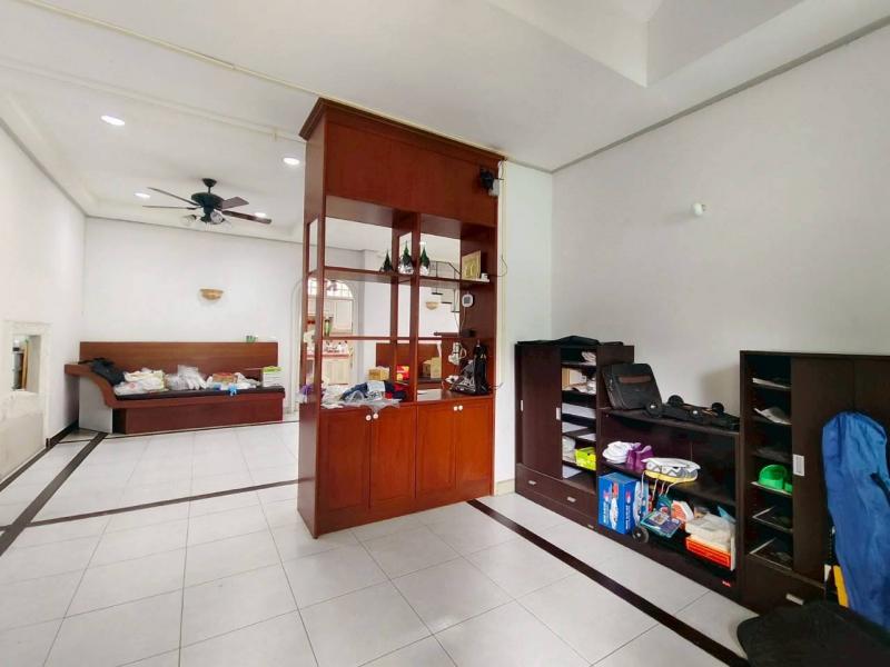 ขายบ้านแฝดสไตล์บ้านเดี่ยว หมู่บ้านสีฟ้า ซอยลาดพร้าว 101 (แยก33) กทม. เนื้อที่ 42 ตรว.