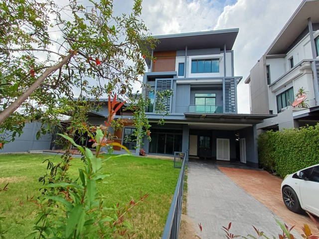 ให้เช่าบ้าน 3 ชั้นหลังมุม 5 นอน ย่านเลียบด่วน 128 ตรว. นาราสิริ ไฮด์อเวย์ Narasiri Hideaway โยธินพัฒนา3 ใกล้เลียบด่วน ใกล้เซนทรัลอิสวิลล์ 