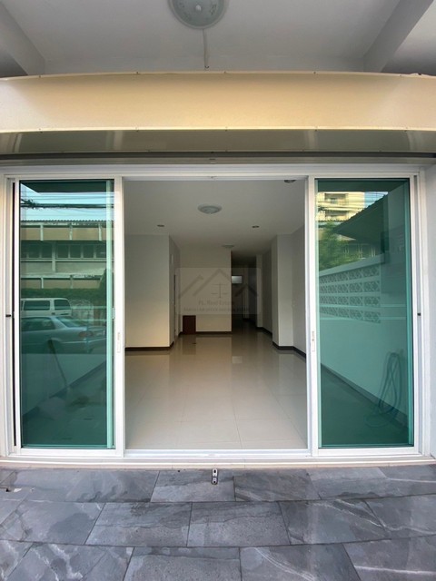 ให้เช่าทาวน์เฮ้าส์ 3 ชั้น 3 ห้องนอน ย่านรัชดา ห้วยขวาง ซอยประชาราษฎร์บำเพ็ญ 9 ใกล้ Mrt ห้วยขวาง 700 เมตร