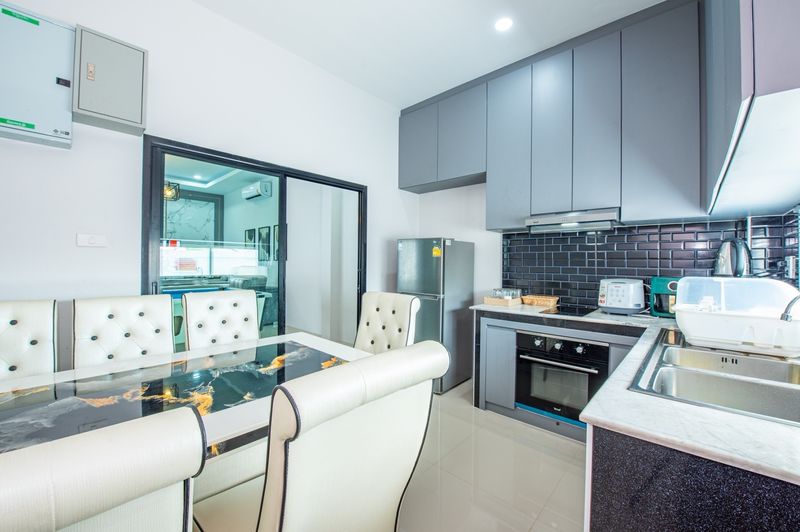 บ้านพลูวิลล่า มาบประชัน ใกล้ขอบอ่าง3 นาที  เครื่องใช้ไฟฟ้าครบ พร้อมอยู่