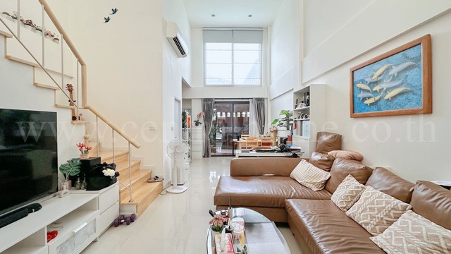 ทาวน์โฮม 3.5 ชั้น วาย เรซิเดนท์ สุขุมวิท 113 ต่อเติมพร้อมอยู่