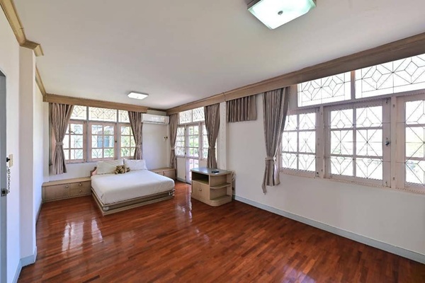 ให้เช่าบ้านเดี่ยว 2ชั้นเนื้อที่ 80 ตร.ว พื้นที่ใช้สอย 200ตร.ม 3ห้องนอน 2ห้องน้ำ เฟอร์นิเจอร์ ถนนรามคำแหง สะพานสูง ราคาเช่า 29,000 บ/ด