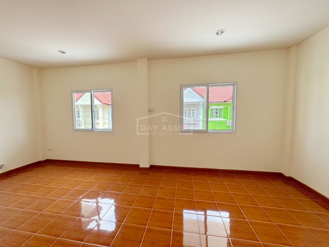 ขายทาวน์เฮาส์ 2 ชั้น บ้านลภาวัน 12 : Baan Lapawan 12 เนื้อที่ 19.5 ตร.ว. ขายเพียง 1,890,000 ล้านบาท