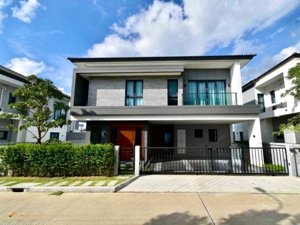 ให้เช่าบ้านเดี่ยวหรู 2ชั้นเนื้อที่ 69.30ตร.วพื้นที่ใช้สอย 285ตร.ม 4ห้องนอน 5ห้องน้ำ เฟอร์ครบ ถนนบางนาตราด หลังห้างเมกะ ราคาเช่า 150,000 บ/ด