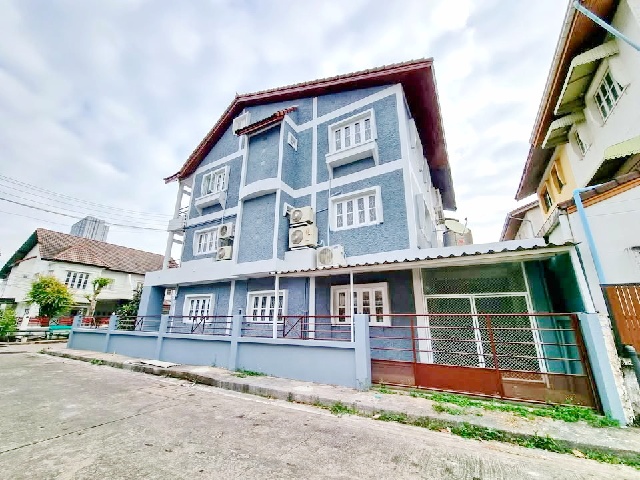 ให้เช่าคฤหาสน์ใหม่ ห้องมุม 3ชั้น 42ตร.วา.482ตร.ม. MRTแจ้งวัฒนะ14 1.3กม. ประชาชื่น-แจ้งวัฒนะ 4นอน 3น้ำ ตลาดเมืองทอง 1.4กม.