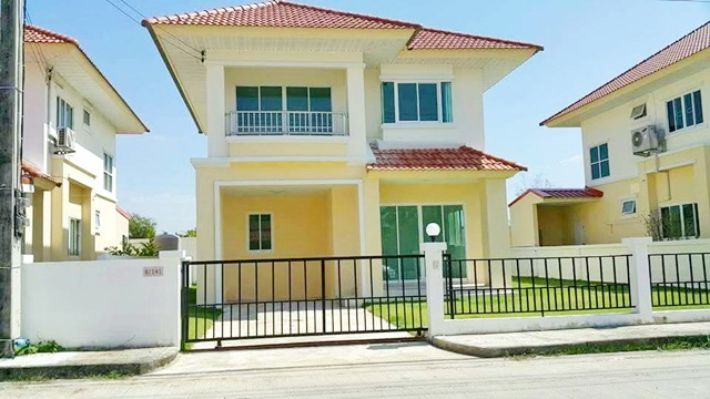 ให้เช่าบ้านเดี่ยว 2 ชั้น 3นอน ม.กรุงเทพ BRT ม.ธรรมศาสตร์ รังสิต  54ตร.วา.224ตร.ม. ม.ธรรมศาสตร์ รังสิต 4.4กม. 4แอร์ วัดพระธรรมกาย 3.1 กม. 