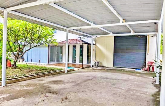 โรงจอดรถ SuperCar รามคำแหง110-112 9นอน  MRT สัมมากร 800ม. สำนักงาน บ้านพร้อมโกดัง2ชั้น 540ตรม. 210ตรว.  3น้ำ 5จอดรถ 4แอร์  ใหญ่มาก