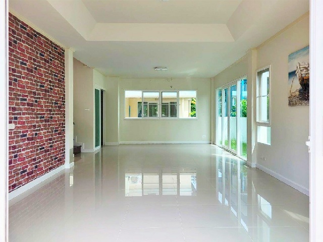 ตลาดยิ่งรวย76  1.8กม.BigC ตลาดประชาอุทิศ90 1.4กม.ให้เช่าบ้านเดี่ยว 2 ชั้น  ติดถนนใหญ่ ถูกที่สุด