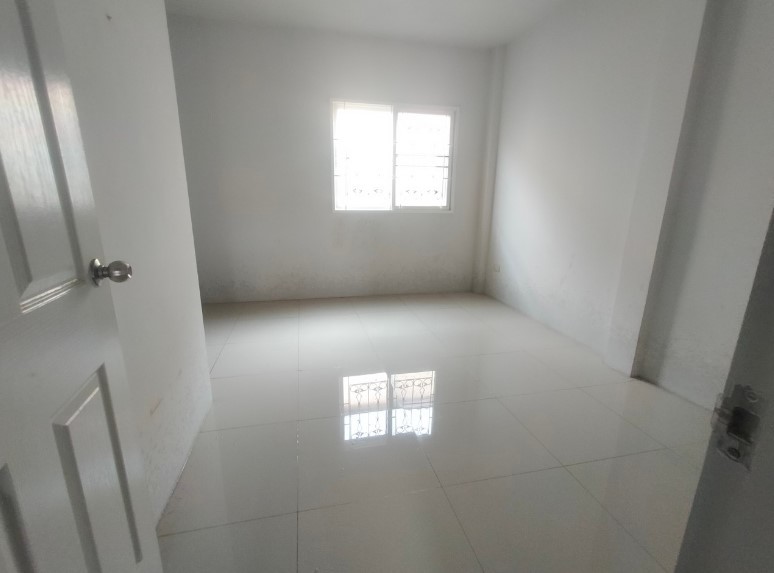 ขายทาวน์เฮ้าส์มือสอง อำเภอลาดหลุมแก้ว จังหวัดปทุมธานี โครงการ พาร์ค วิลเลจ 4 สารสาสน์-ราชพฤกษ์