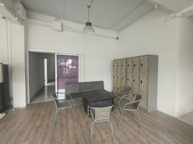 ให้เช่าโฮฒออฟฟิศขนาดใหญ่ใกล้BTSปุณณวิถีแอร์เฟอร์นิเจอร์ครบ101ตารางวามี3นอน3ห้องทำงาน1ห้องประชุม4ห้องน้ำราคาเช่า70000บาท/เดือน ถ.สุขุมวิท101