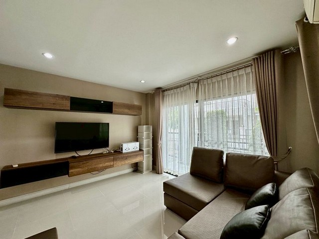 บ้านเดี่ยว 2 ชั้น ให้เช่าพร้อมเฟอร์ เดอะ คอมพลีท ศรีราชา TP-H1334