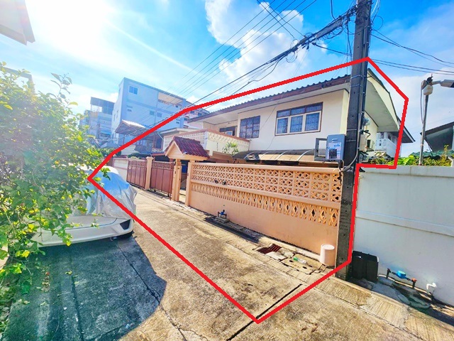  ให้เช่าคฤหาสน์ 2 ชั้น รัชดา ห้วยขวาง ใกล้7-11 20เมตร 3-4นอน 3ปีมีครั้ง MRTห้วยขวาง 700ม.  เหม่งจ๋าย ประชาราษฏร์บำเพ็ญ12-17   2-3แอร์ 