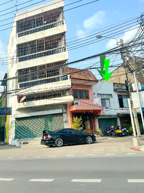 ถ.สุขสวัสดิ์ ต้นๆ ระหว่าง ถ.จอมทอง และพระราม2 BTS ตลาดพลู 3.1 กม.ให้เช่าอาคารพาณิชย์ 2 ชั้น  ติดถนนใหญ่ ย่านสุขสวัสดิ์ 18 ตร.วา. 1นอน 2 น้ำ