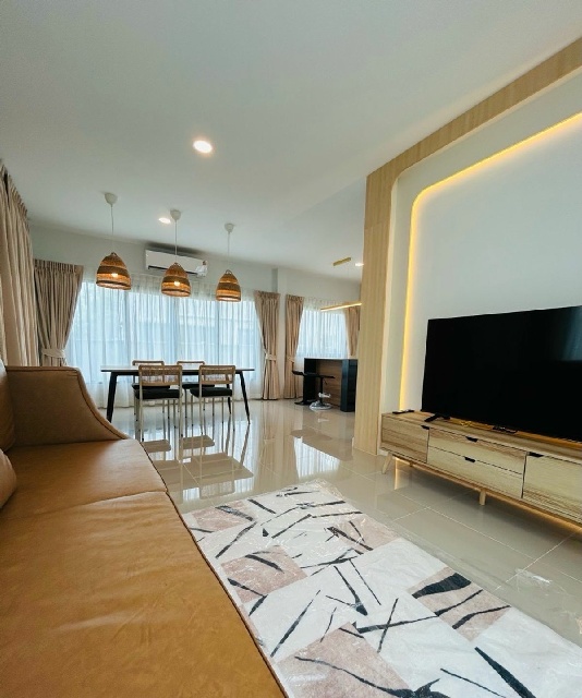 วิวสวน ย่านเมกาบางนา 1.3 กม. คฤหาสน์ บ้านใหม่ หรู 2 ชั้น 214 ตร.ม. รร.นานาชาติคอนคอร์เดียน 600 ม.4 น้ำ  สูง โปร่ง พร้อมเฟอร์ เครื่องใช้ไฟฟ้า