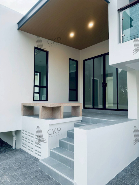 บ้านเดี่ยว สร้างใหม่ สไตล์โมเดิร์น สวยงาม ใกล้แหล่งชุมชน พื้นที่กว้าง พร้อมเข้าอยู่