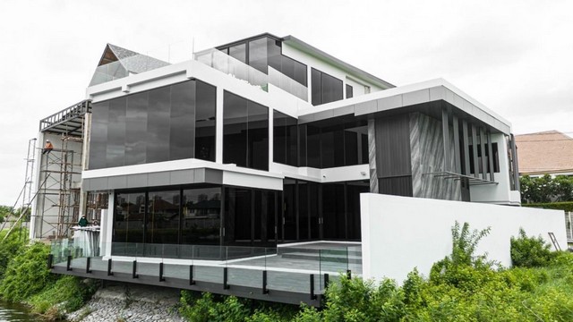 บ้านหรูริมทะเลสาบ 3 ชั้น The Laken เมืองทองธานี  เจ้าของตกแต่งด้วยงบกว่า 10 ล้านบาท ไม่เคยเข้าอยู่  700 ตรม.