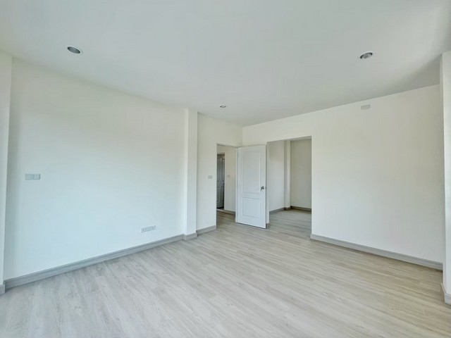 บ้านเดี่ยว  รีโนเวทใหม่ บ้านสีวลี ปิ่นเกล้า-สาทร ติดถนนราชพฤกษ์ หลังริม สไตล์โมเดิร์นหรูหรา ด้วยวัสดุเกรดพรีเมี่ยม