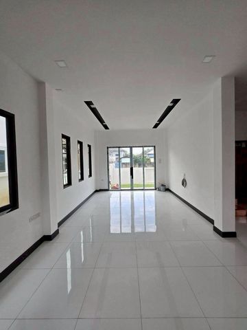 ขาย 3.29 ล้าน 50 ตร.ว. สันทราย บ้านเดี่ยว 2 ชั้น ใช้วัสดุคุณภาพสูง โครงสร้างแข็งแรง ฟังก์ชันครบ ไม่มีค่าส่วนกลาง น้ำไม่ท่วม เดินทางสะดวก