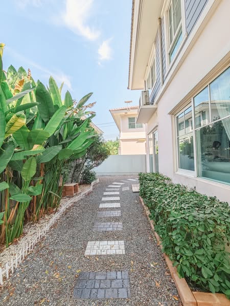 ให้เช่าหมู่บ้าน หลังเมกาบางนา ✅ ใกล้เมกา บางนา เเค่2นาที - เนื้อที่ 53.1 ตร.วา พื้นที่ใช้สอย 136 ตร.ม.