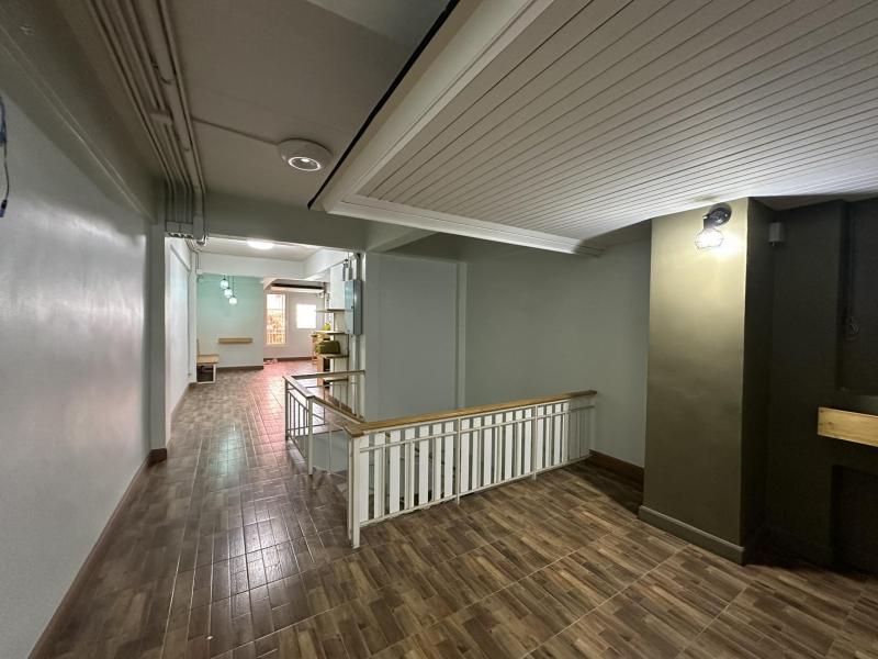 ขายด่วน อาคารพาณิชย์ 25.4 ตรว. 3 ชั้นครึ่ง + ดาดฟ้า ปากซอยประชาอุทิศ 90