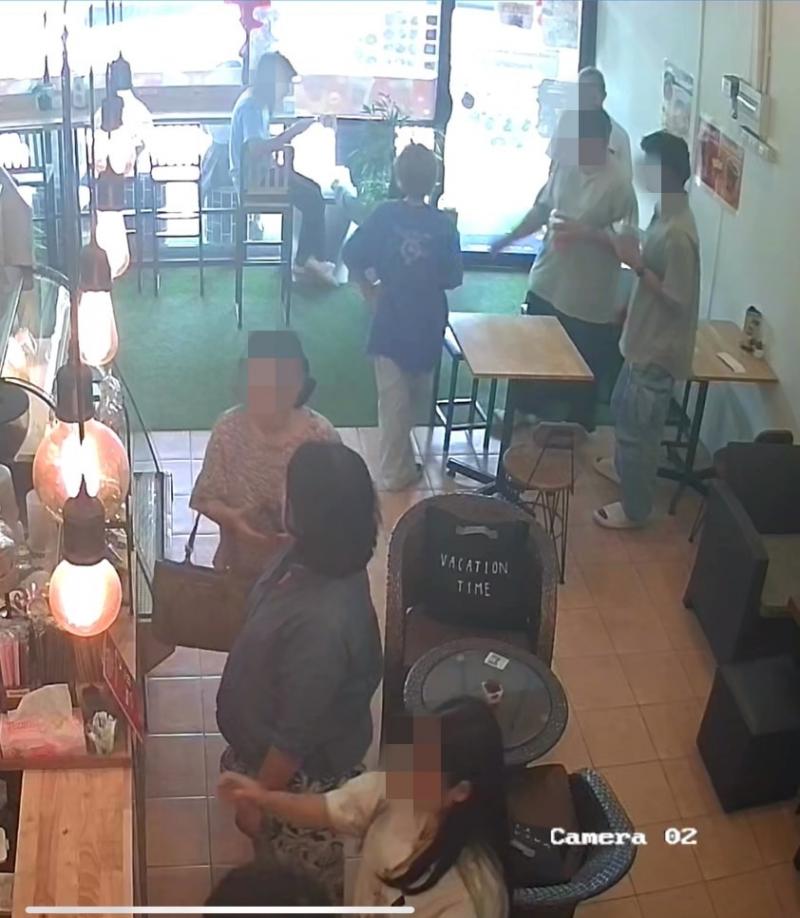 เซ้งด่วนร้านอาหาร-เครื่องดื่ม ซอยลาดพร้าว 101 ทำเลดีติดถนน พร้อมพนักงาน