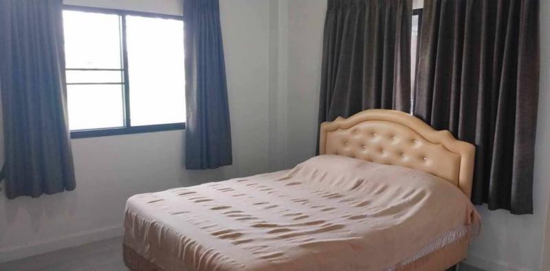 ขายบ้านมือสองพร้อมเฟอร์นิเจอร์ น้ำไม่ท่วม โอนคนละครึ่ง